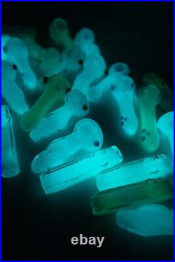 4 Assorted Glow in the Dark TOBACCO Glass Hand Pipes 25 Pcs Wholesale Bundle